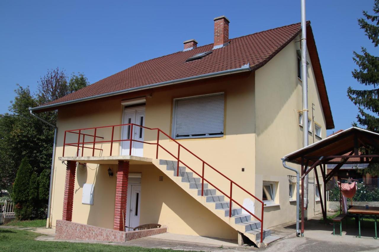 Grosses Ferienhaus Plattensee Balaton - Nyaralo Haz 6 Szobaval, 5 Fuerdoszobaval, 3000 Nm Leilighet Szolad Eksteriør bilde