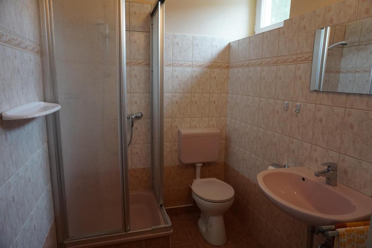 Grosses Ferienhaus Plattensee Balaton - Nyaralo Haz 6 Szobaval, 5 Fuerdoszobaval, 3000 Nm Leilighet Szolad Eksteriør bilde