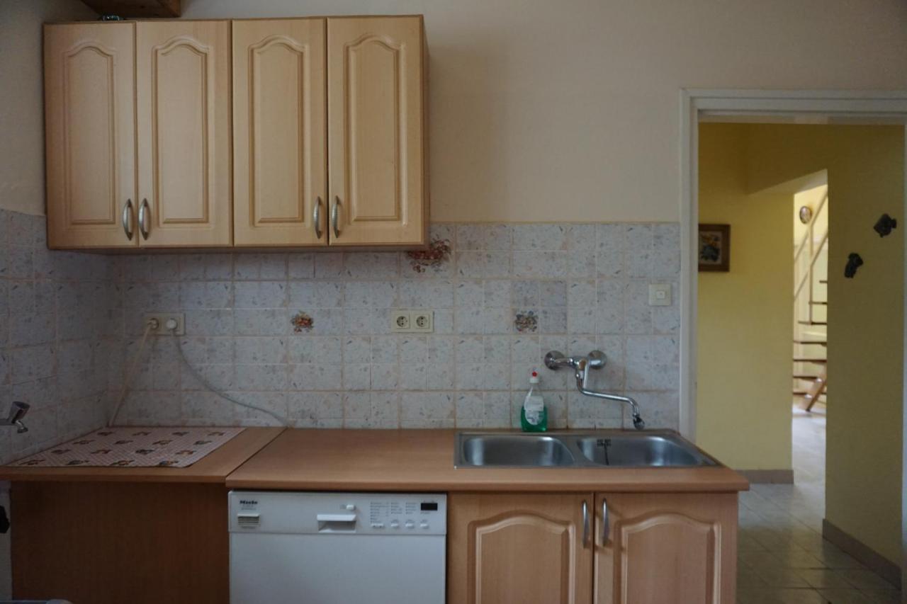 Grosses Ferienhaus Plattensee Balaton - Nyaralo Haz 6 Szobaval, 5 Fuerdoszobaval, 3000 Nm Leilighet Szolad Eksteriør bilde