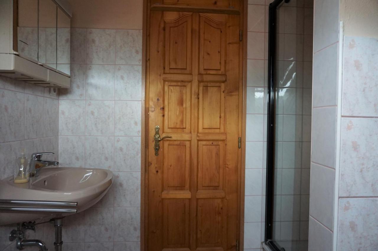 Grosses Ferienhaus Plattensee Balaton - Nyaralo Haz 6 Szobaval, 5 Fuerdoszobaval, 3000 Nm Leilighet Szolad Eksteriør bilde
