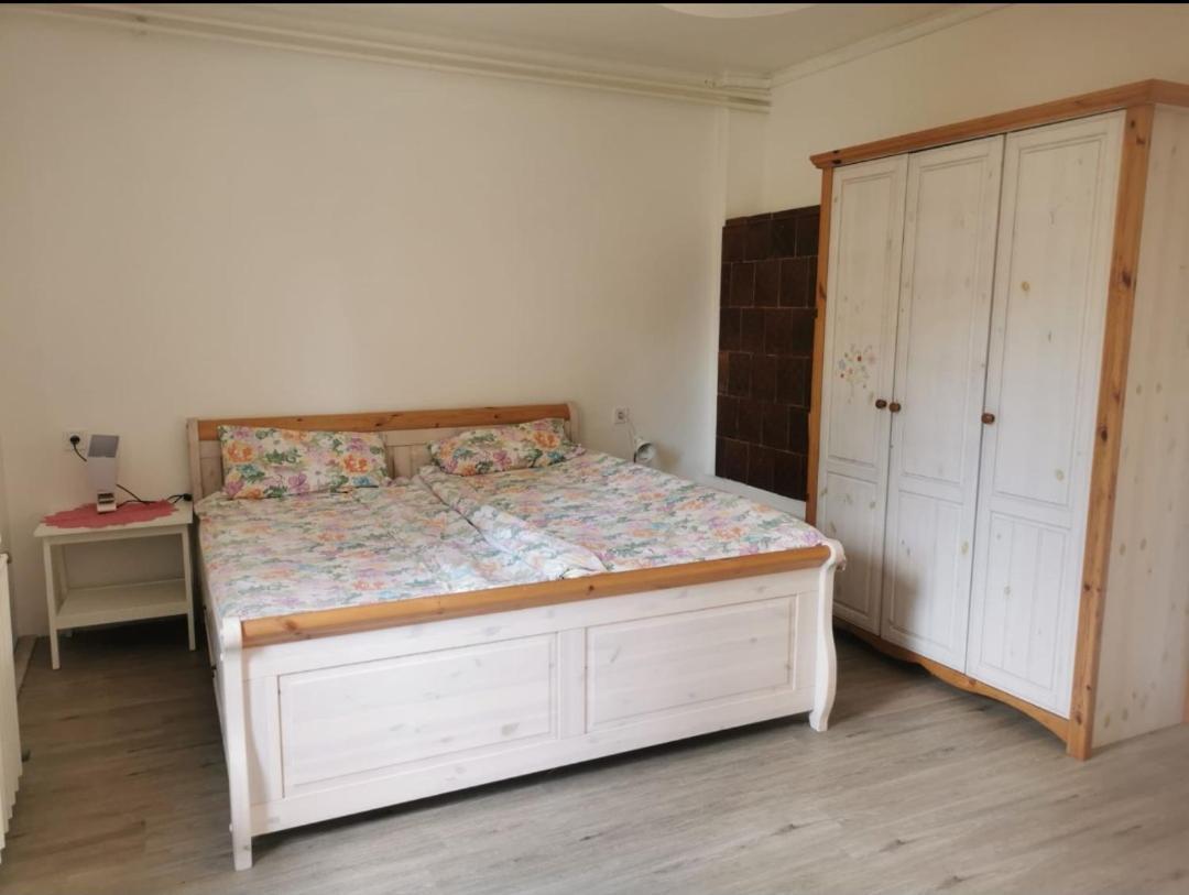 Grosses Ferienhaus Plattensee Balaton - Nyaralo Haz 6 Szobaval, 5 Fuerdoszobaval, 3000 Nm Leilighet Szolad Eksteriør bilde
