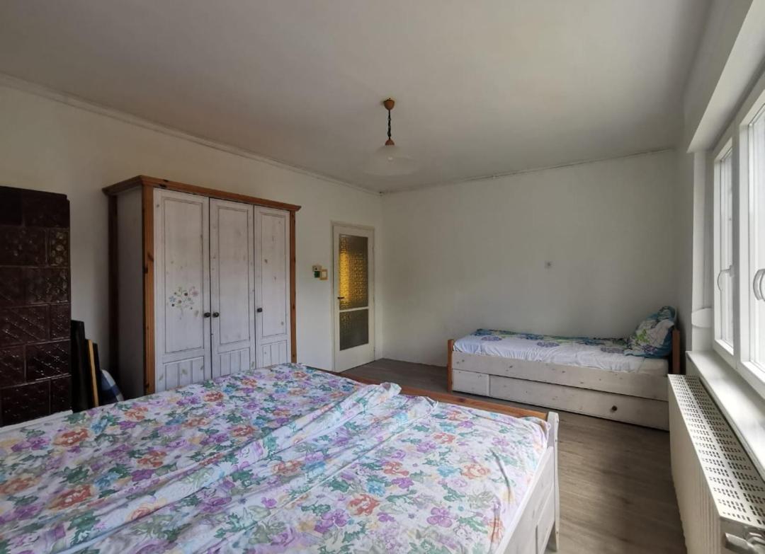 Grosses Ferienhaus Plattensee Balaton - Nyaralo Haz 6 Szobaval, 5 Fuerdoszobaval, 3000 Nm Leilighet Szolad Eksteriør bilde